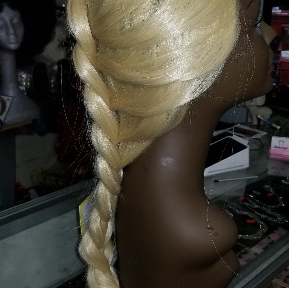 Wigs. - Picture 3 of 3